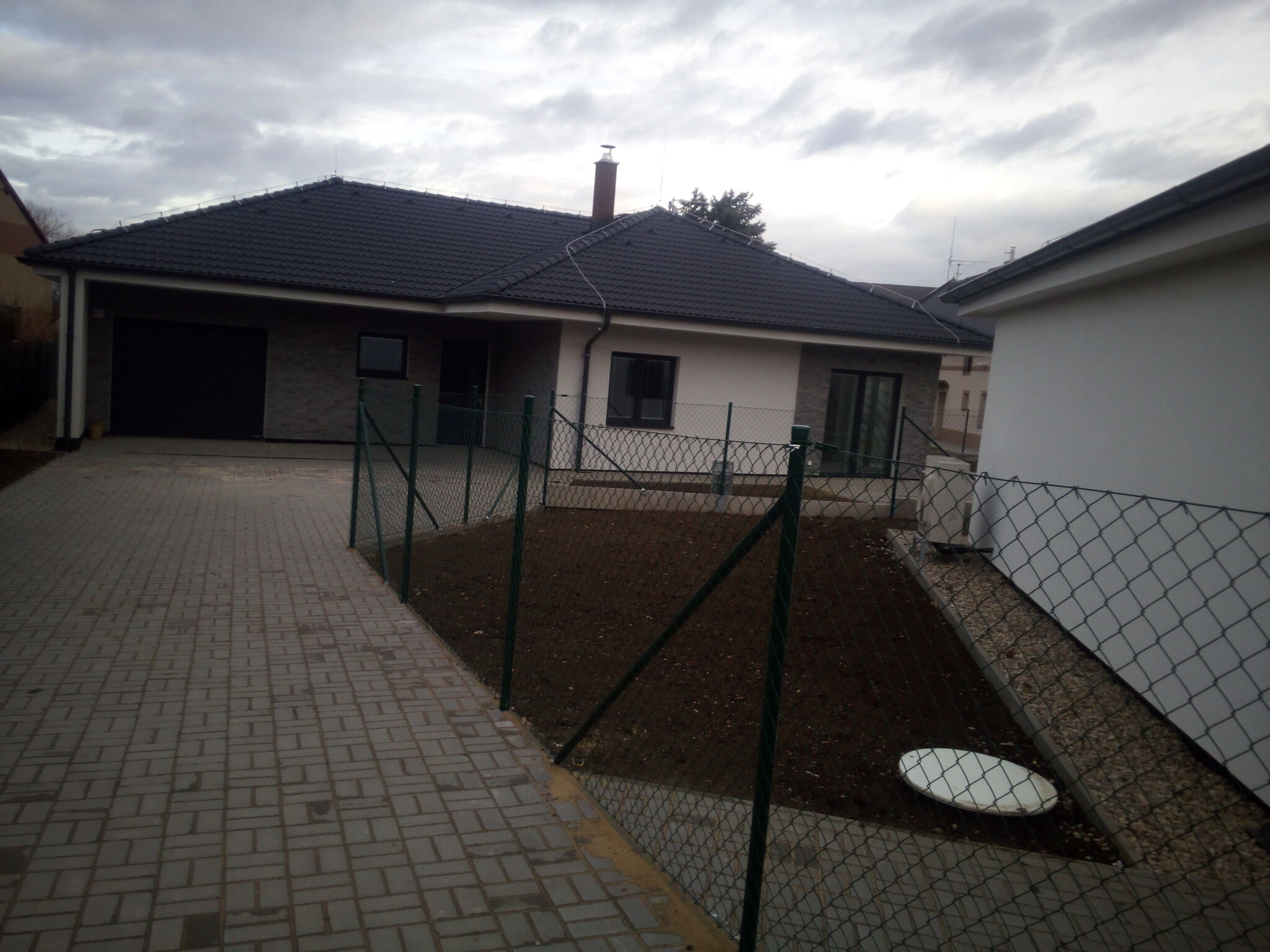 2 X 180M2 BUNGALOVY V CENTRU OBCE OSTRESANY 13.jpg